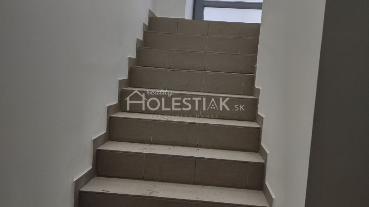 Prenajmem priestory - 120 m2 v suteréne v centre mesta Čadca