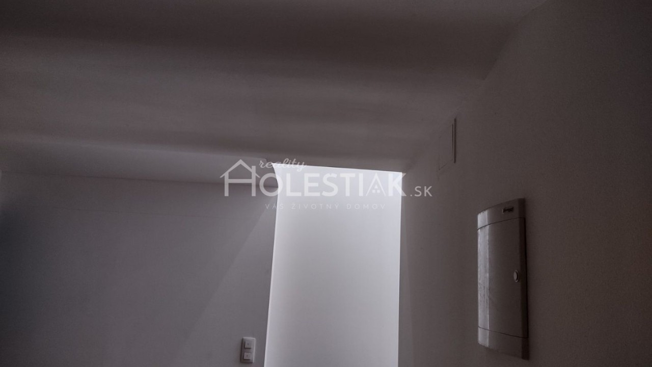 Prenajmem priestory - 120 m2 v suteréne v centre mesta Čadca