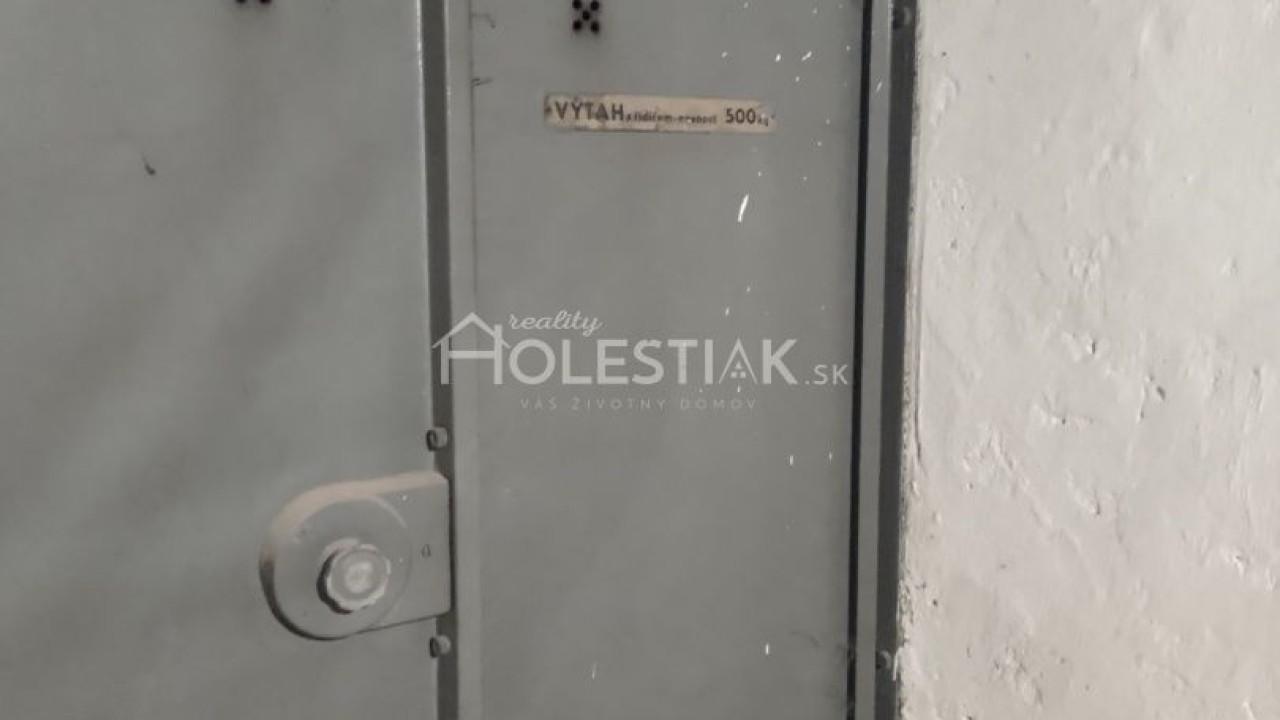 Prenajmem priestory - 120 m2 v suteréne v centre mesta Čadca