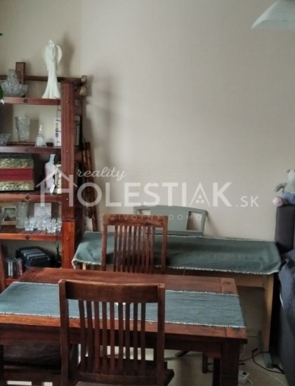 https://www.holestiak.sk/storage/properties/64/thumb/rezervovane-predam-rekonstruovany-21-byt-v-meste-cadca-iba-u-nas_0.jpg?t=1647949665
