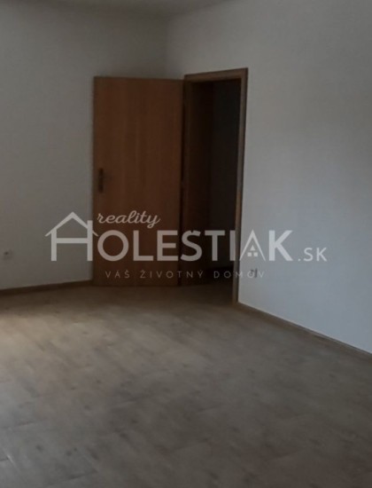 https://www.holestiak.sk/storage/properties/66/thumb/dam-do-prenajmu-dva-nove-priestory-v-centre-mesta-cadca_0.jpg?t=1645037132