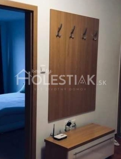 https://www.holestiak.sk/storage/properties/69/thumb/prenajmem-nadstandardny-vacsi-zariadeny-21-byt-cadca-martinkov-potok_0.jpg?t=1645685136
