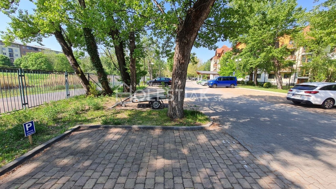 Dám do prenájmu parkovacieho miesto Antolská, Bratislava Petržalka