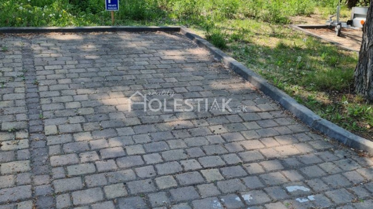 Dám do prenájmu parkovacieho miesto Antolská, Bratislava Petržalka