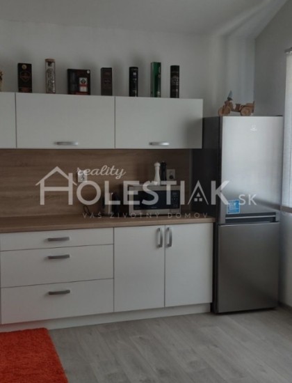 https://www.holestiak.sk/storage/properties/96/thumb/dam-do-prenajmu-novy-kompletne-zariadeny-byt-v-centre-mesta-cadca-exkluzivne_0.jpg?t=1658841437