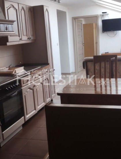 https://www.holestiak.sk/storage/properties/98/thumb/dam-do-prenajmu-jeden-31-izbovy-byt-cierne-okr-cadca-iba-u-nas_0.jpg?t=1673471866